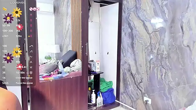LauraSaenz01 现场XXX聊天