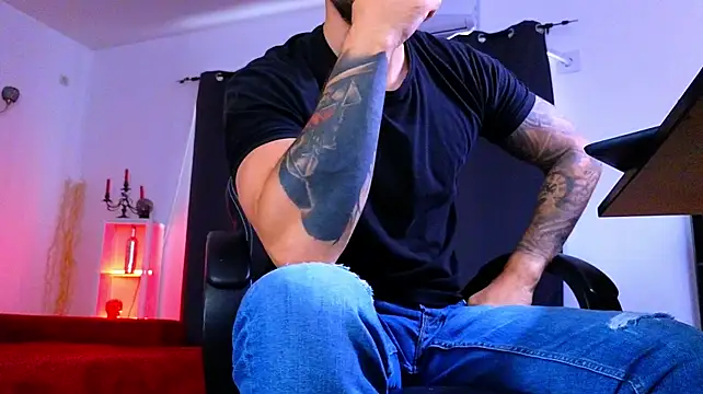 MightyAaron66 Show in webcam