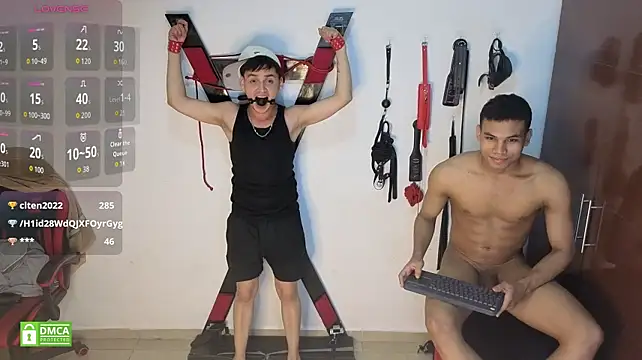 צ'אט XXX בשידור חי של GoldenBoyDuo
