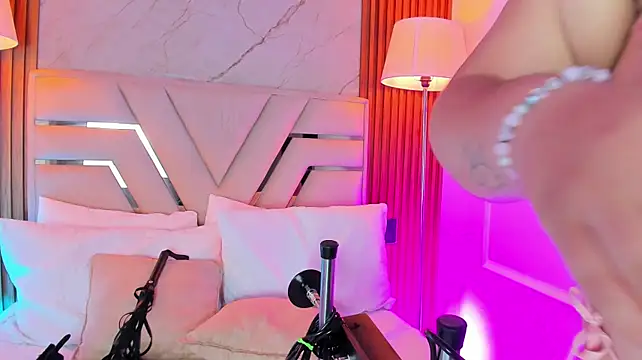 Giialove's Live XXX Chat