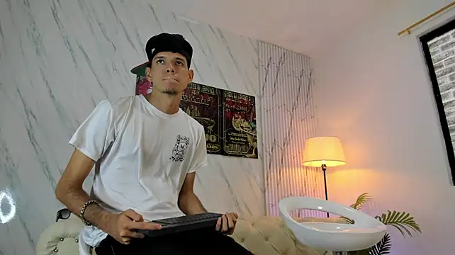 COOL_BOYS2 Adlı Modelin Canlı XXX Sohbeti