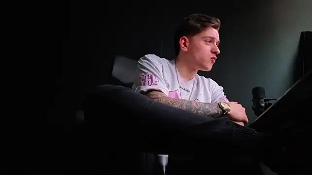 Živý XXX chat FelixStarkk