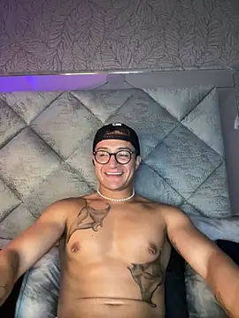 XXX chat uživo modela Hassbyd