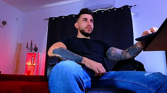 MightyAaron66 Live XXX Chat