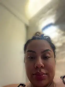 Chat +18 de valeria2019hot ao vivo