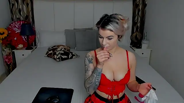 Chat +18 de RaisaHot ao vivo