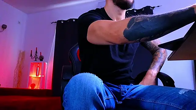 MightyAaron66 live XXX chat