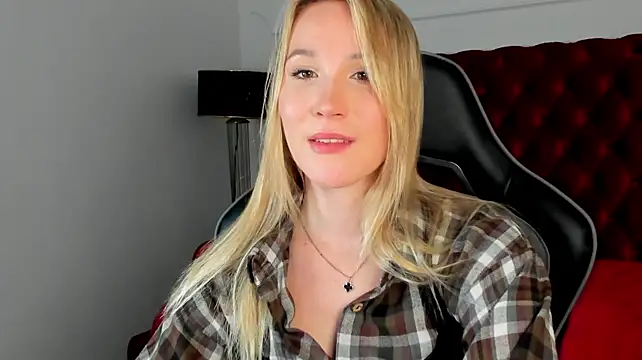 Chat +18 de ElaraVoltage ao vivo