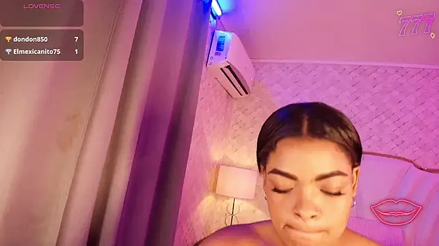 Chatroom XXX en direct de YazminJenner