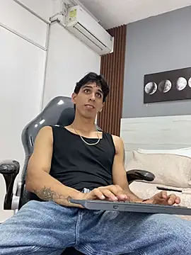 הופעת וובקאם של Kael_bickcock