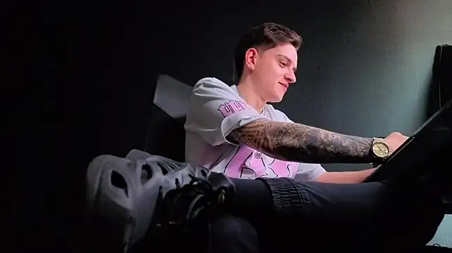 FelixStarkk Adlı Modelin Canlı XXX Sohbeti