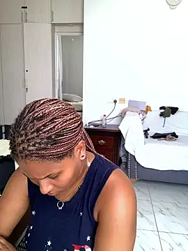 Chat +18 de madelltheebony ao vivo