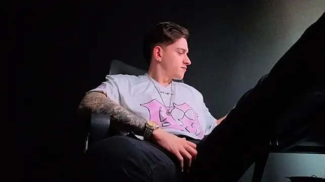Онлайн чат XXX FelixStarkk