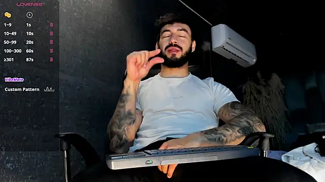 XXX chat uživo modela MarkWalker__