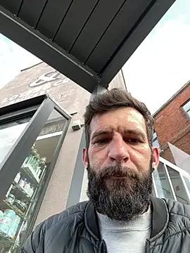 Michel_huge Chat XXX in diretta