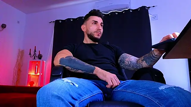 MightyAaron66 Live XXX-Chat
