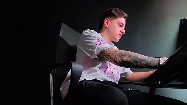 FelixStarkk: απευθείας συνομιλία ΧΧΧ