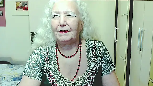 GrannyAlisa's Live XXX Chat