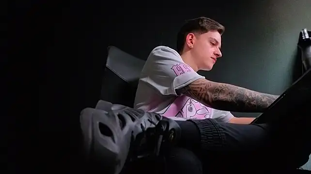 FelixStarkk Chat XXX in diretta