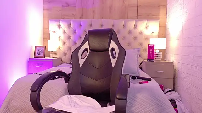MiaaBlondie_'s Live XXX Chat