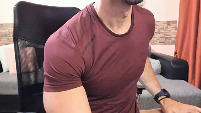 HotHunkTrainer XXX чат на живо