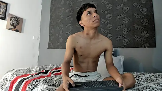 Chat +18 de tyler_twink_boy ao vivo