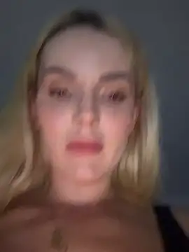 Goddess_Tina Adlı Modelin Canlı XXX Sohbeti
