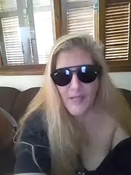Chat +18 de PamelaEmarido ao vivo