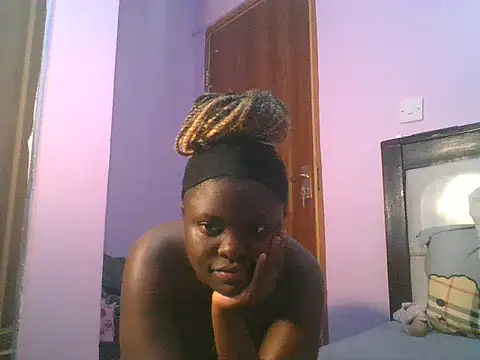Chat +18 de Inaya_Kiara ao vivo
