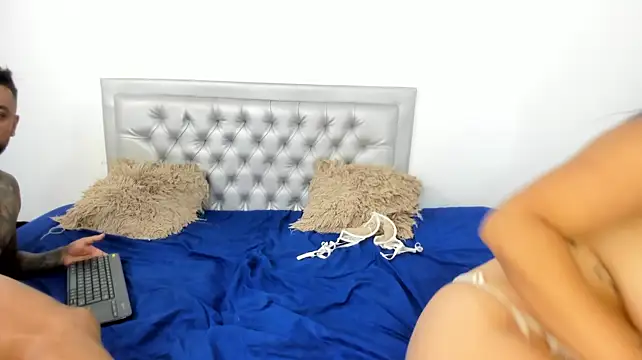 SEXXYLATINCOUPLE1 Adlı Modelin Canlı XXX Sohbeti