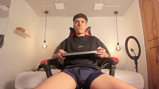 Онлайн чат XXX MaxLeons
