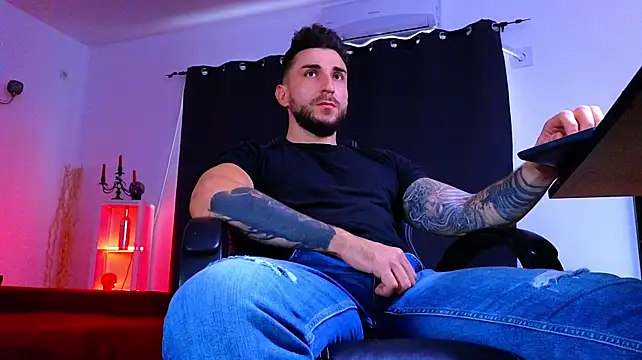 MightyAaron66 – Live XXX-chat