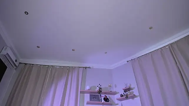 XXX chat uživo modela Lova_Rane