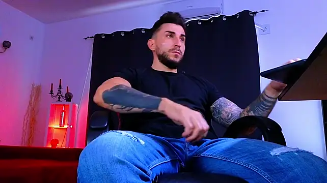 MightyAaron66 XXX чат на живо