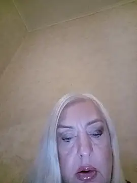 Julia20X's Live XXX Chat