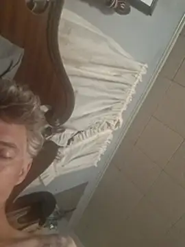 19JaSon83's Live XXX Chat