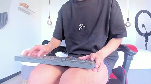 MaxLeons élő XXX-chatje