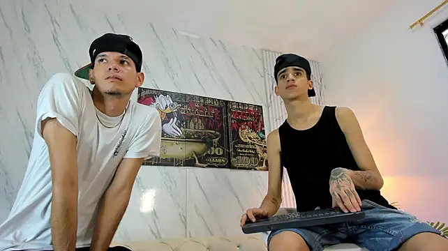 COOL_BOYS2 Adlı Modelin Canlı XXX Sohbeti