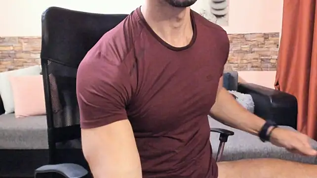 HotHunkTrainer XXX чат на живо