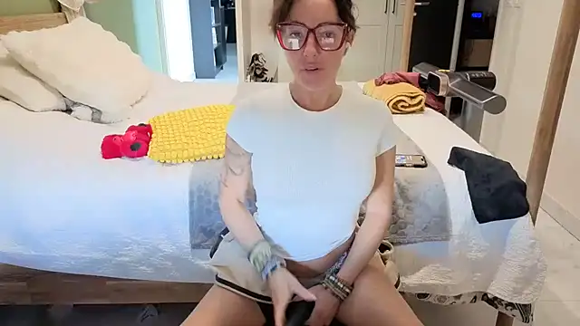 Chat +18 de claraxloveuse ao vivo