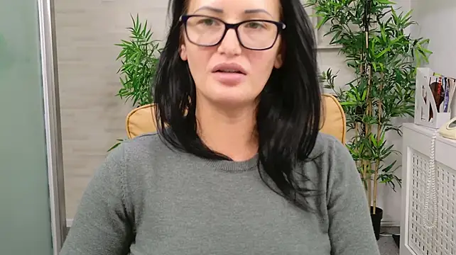 Chat +18 de HellenDesire ao vivo