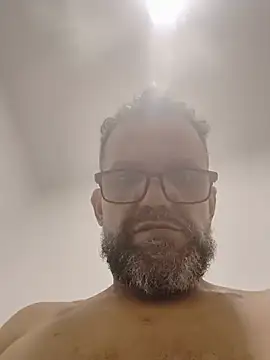 GiganticDot71 élő XXX-chatje