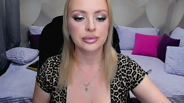 Hotdreamhere's Live XXX Chat