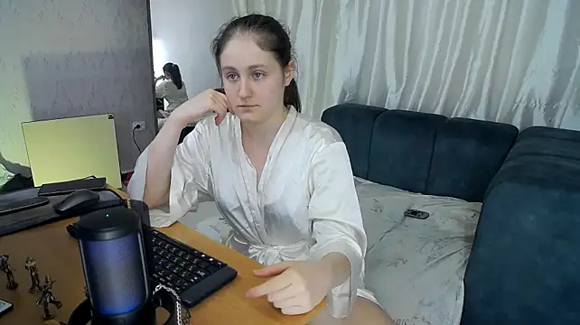Holliy_Cooper Chat XXX in diretta
