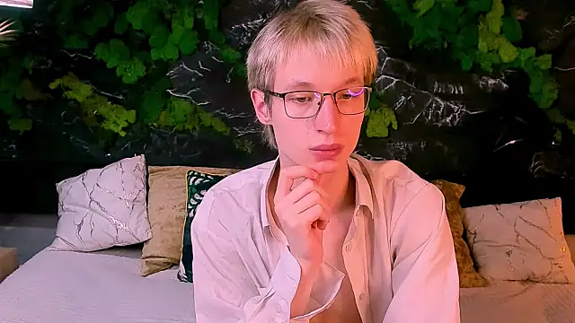 צ'אט XXX בשידור חי של ADRIAN_LUKS
