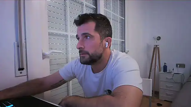 alex877x Adlı Modelin Canlı XXX Sohbeti