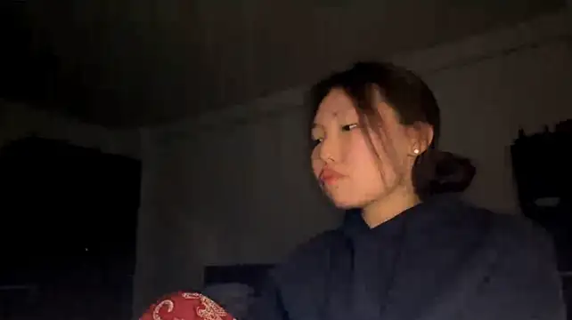 Chat +18 de IlonaBantillan ao vivo