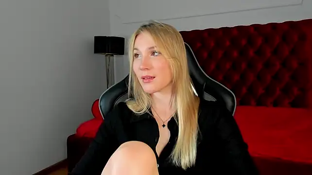 Chat +18 de ElaraVoltage ao vivo