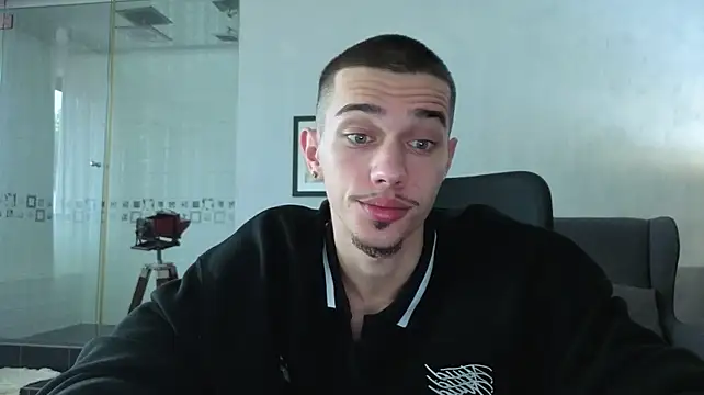 Chatroom XXX en direct de KaydenDrew