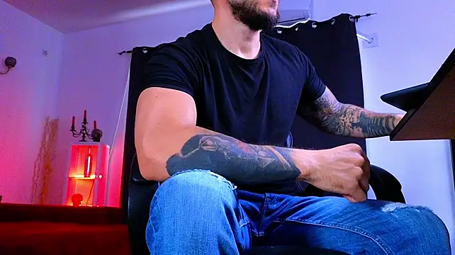 MightyAaron66 XXX чат на живо